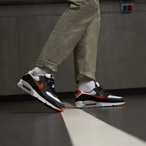 Giay Nike Air Max 90 'White Starfish Black' DM0029-101