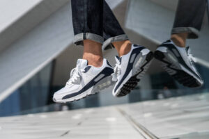 Alternative view of Giày Nike Air Max 90 'White Grey Obsidian' CT4352-100