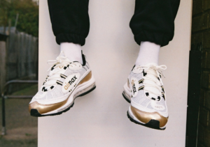 Alternative view of Giày Nike Air Max 98 'UK Edition' AJ6302-100