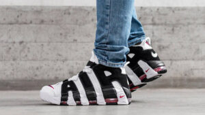 Alternative view of Giày Nike Air More Uptempo 'Bulls' 414962-105