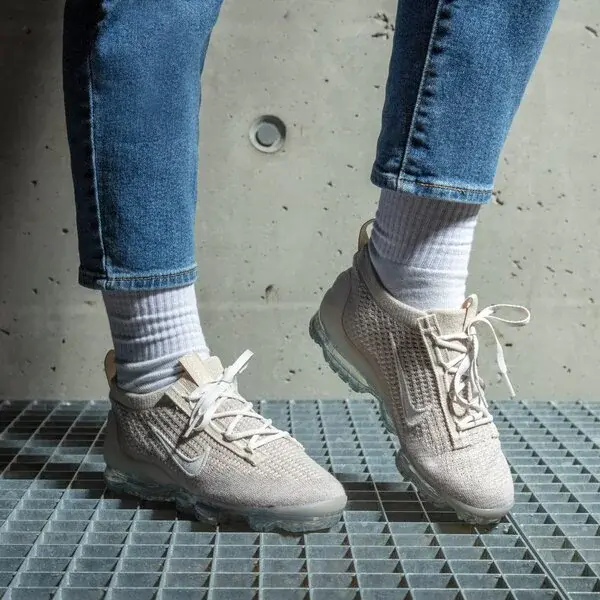 Alternative view of Giày Nike Wmns Air VaporMax 2021 Flyknit 'Oatmeal' DC9454-101