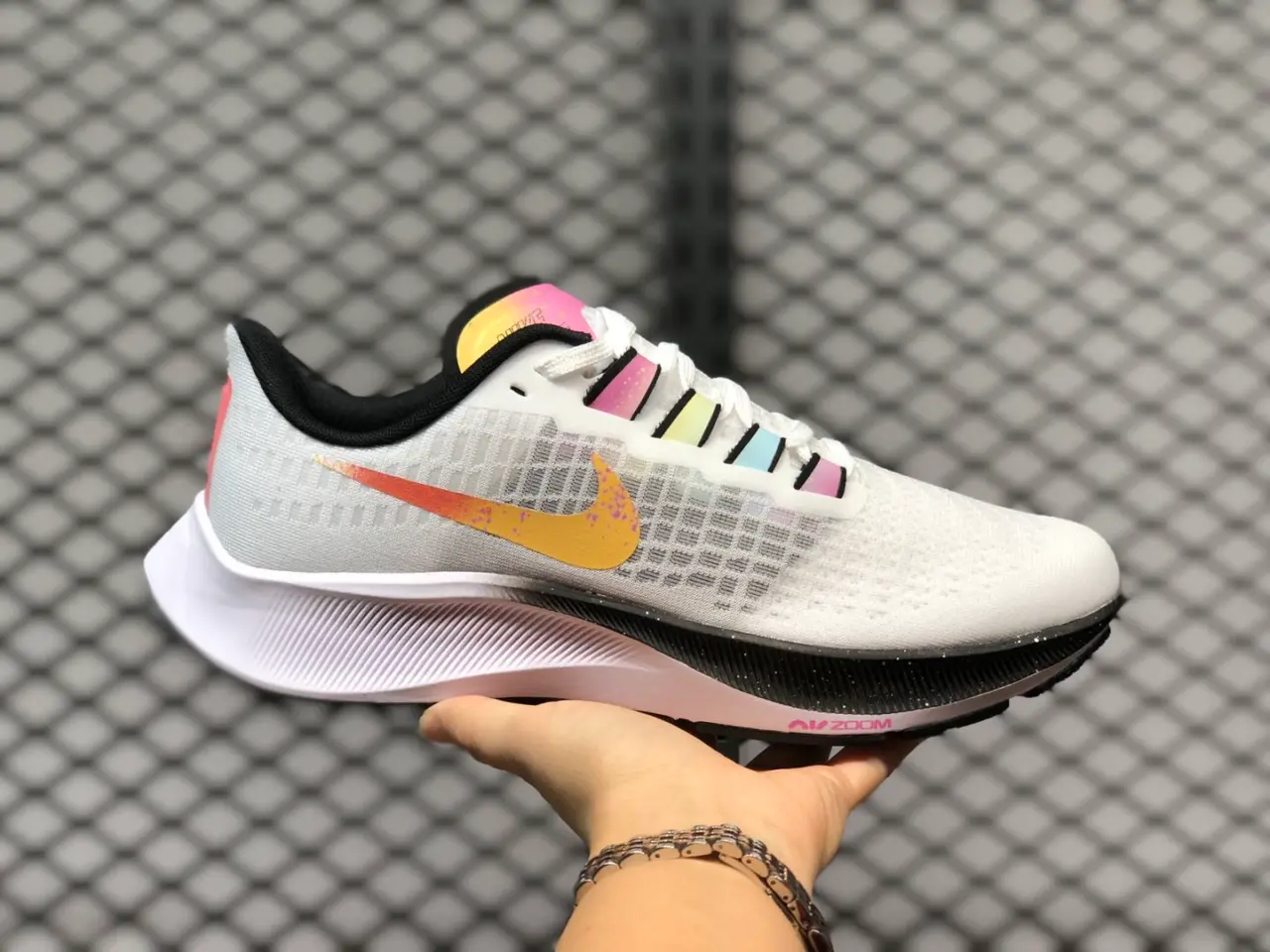 Alternative view of Giày Nike Air Zoom Pegasus 37 'Paint Splatter' CZ7864-100