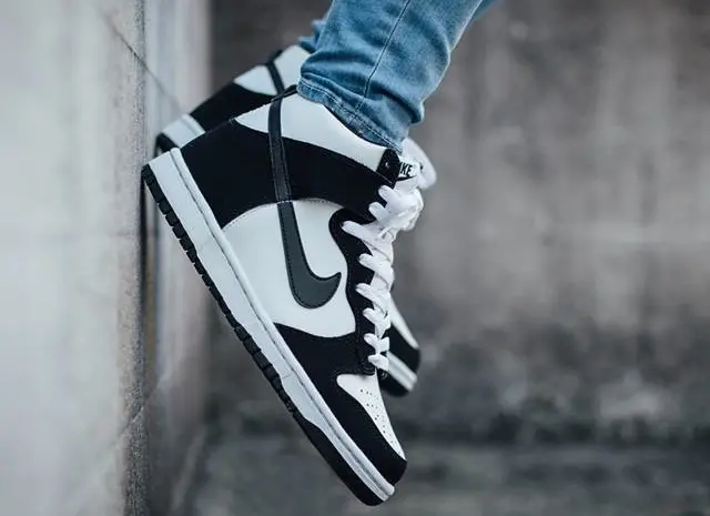Alternative view of Giày Nike Dunk High Retro 'Black White' DD1399-103
