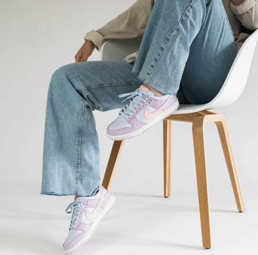 Alternative view of Giày Nike Dunk Low 'Easter' 2022 DD1503-001