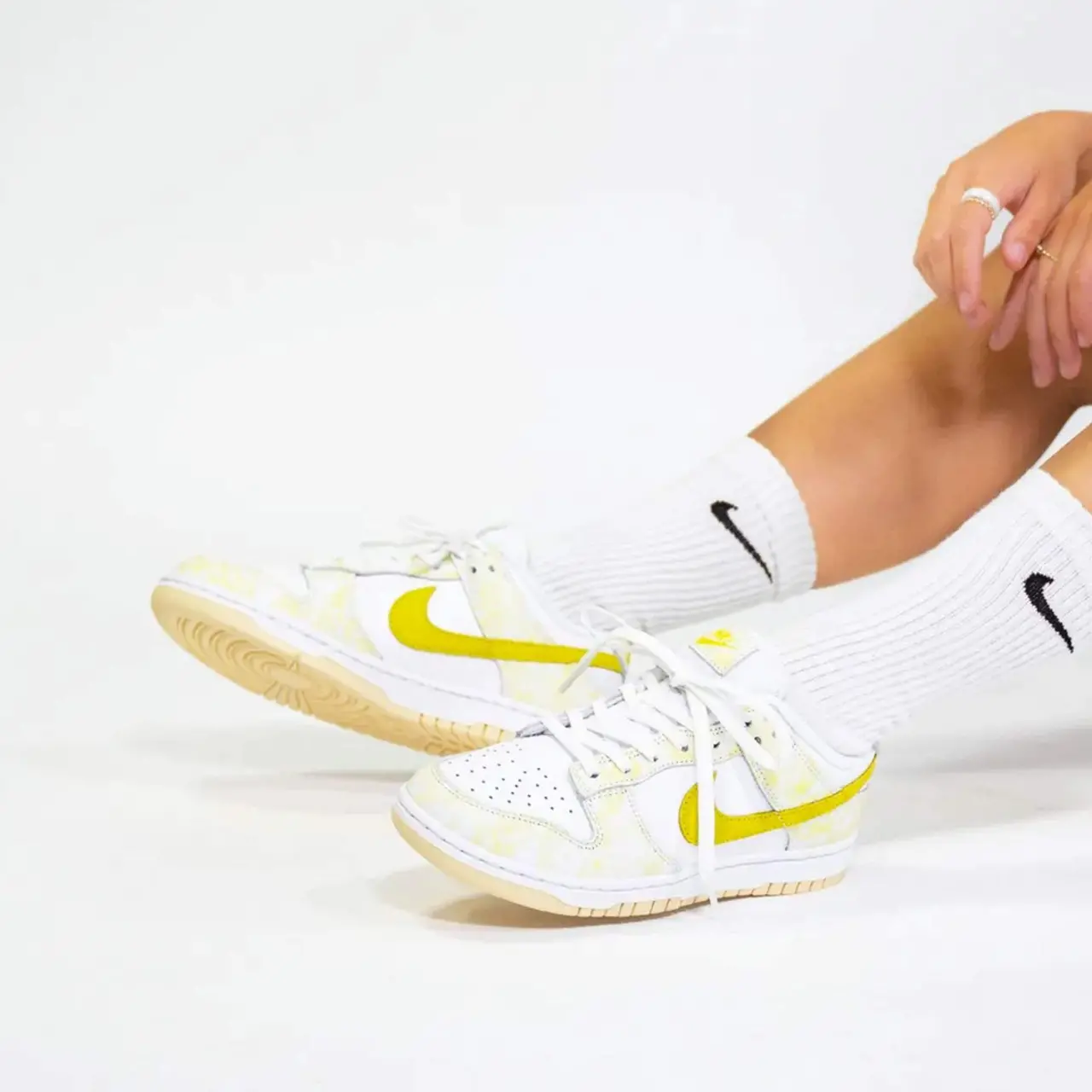 Alternative view of Giày Nike Wmns Dunk Low OG 'Yellow Strike' DM9467-700