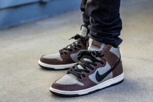 Alternative view of Giày Nike SB Dunk High 'Baroque Brown' BQ6826-201
