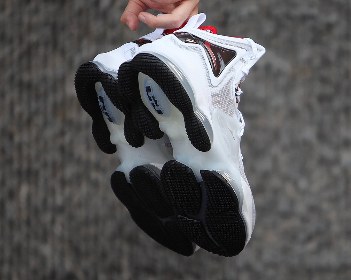 Giày Nike LeBron 19 'White Black Red Enfant' GS DD0418-101 - Ảnh 5