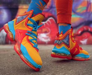 Giay Nike Lebron 19 'Tune Squad' DC9338-800