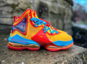 Giay Nike Lebron 19 'Tune Squad' DC9338-800
