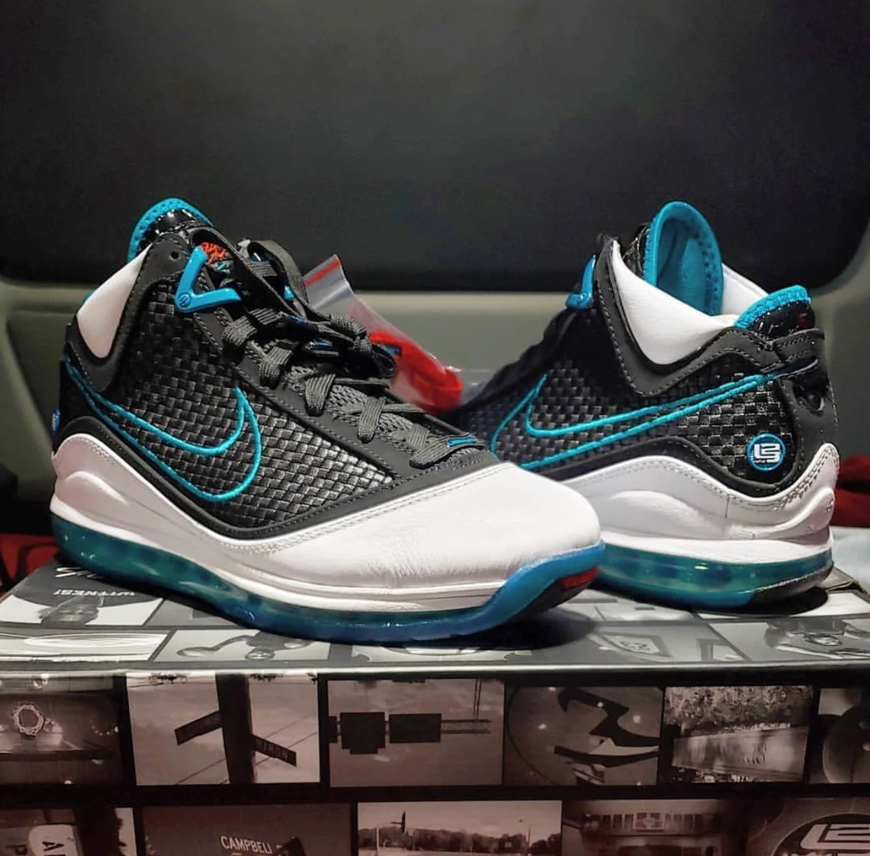 Giày Nike Air Max LeBron 7 Retro QS 'Red Carpet' 2019 CU5133-100 - Ảnh 7