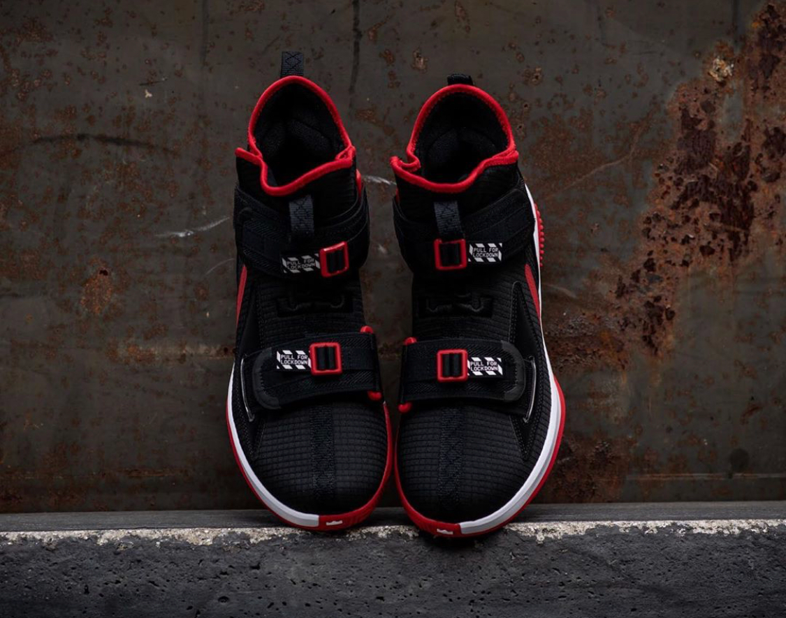 Giày Nike LeBron Soldier 13 GS 'Bred' AR7585-003 - Ảnh 6