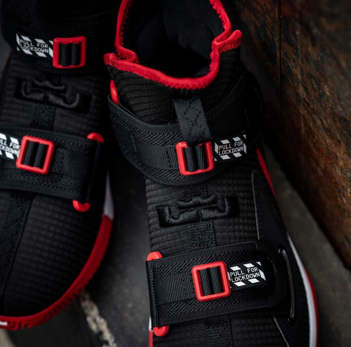 Giày Nike LeBron Soldier 13 GS 'Bred' AR7585-003 - Ảnh 4