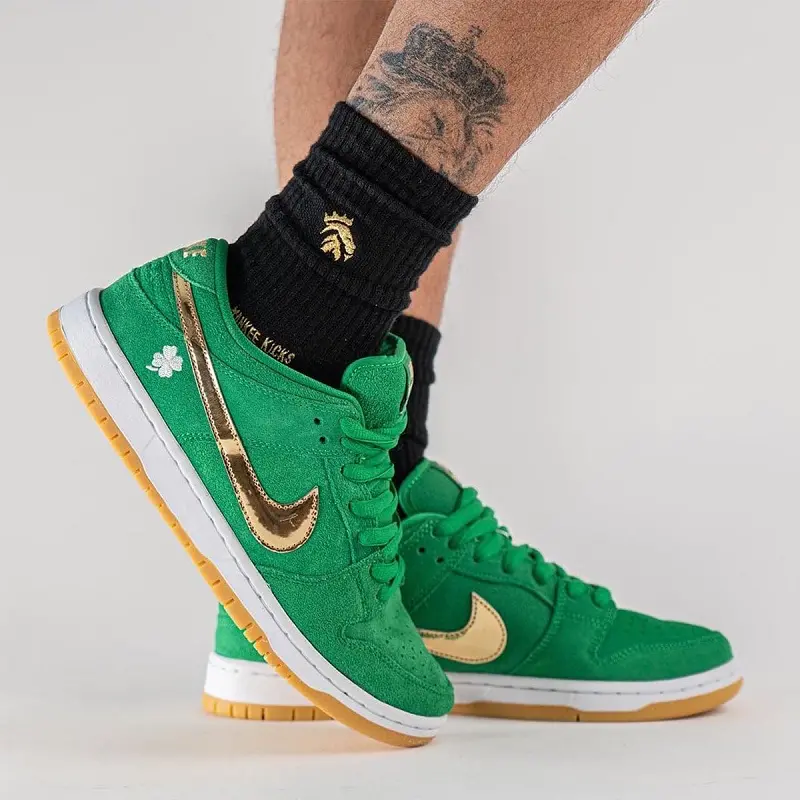 Alternative view of Giày Nike SB Dunk Low Pro 'Shamrock' BQ6817-303