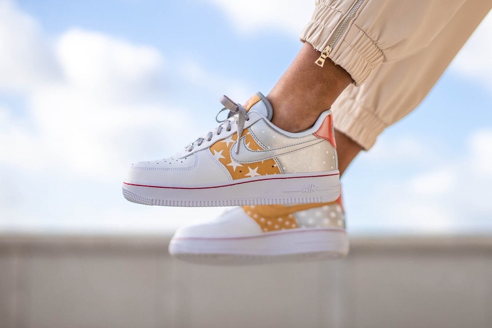 Giày Nike Wmns Air Force 1 Low 'Metallic Gold' CT3437-100 - Ảnh 2