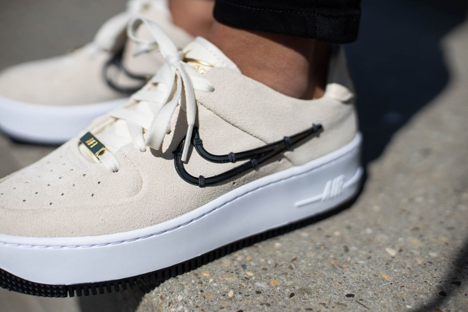 Giay Nike Air Force 1 Sage Low LX 'Light Cream' CI3482-200