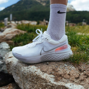 Alternative view of Giày Nike ZoomX Invincible Run Flyknit 'White Metallic Silver' CT2228-102