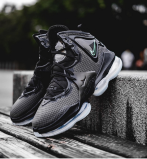 Giay Nike LeBron 19 'Black Aqua' DC9340-003