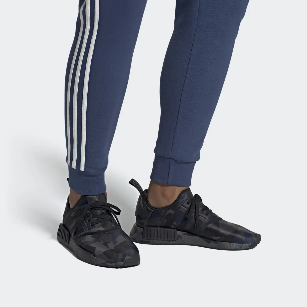 Alternative view of Giày Adidas NMD R1 Fractal Camo 'Black' EF4263