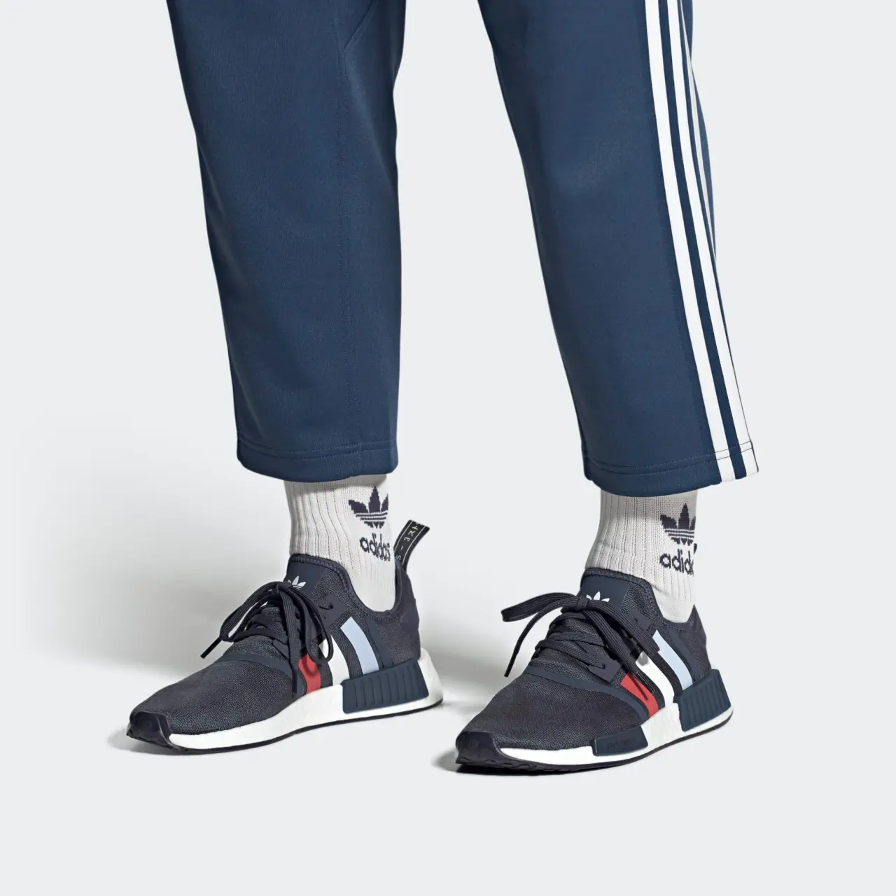 Giay Adidas NMD R1 'Shadow Navy Glory Red' HQ4450