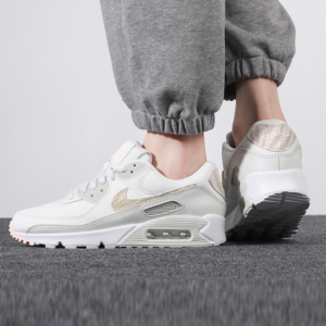 Alternative view of Giày Nike Wmns Air Max 90 SE 'Summit White Light Bone' CV8824-100