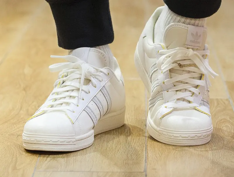Alternative view of Giày Adidas Superstar Vegan 'Cream' GY4656