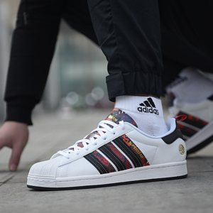 Alternative view of Giày Adidas Superstar 'Chinese New Year' Q47184
