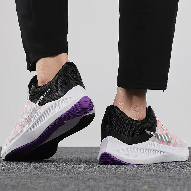Alternative view of Giày Nike Air Zoom Winflo 8 'White Flash Crimson' CW3419-101