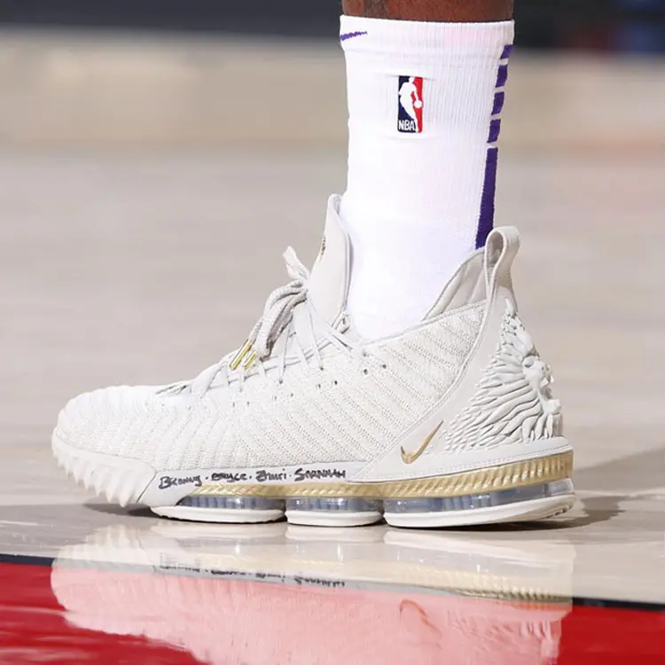 Alternative view of Giày Nike HFR x Wmns LeBron 16 'Sail' BQ6583-100