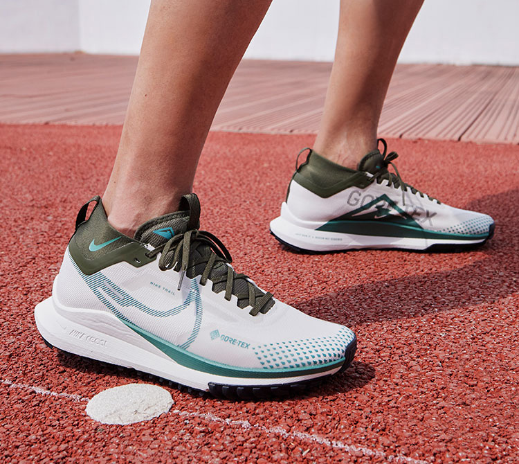 Giay Nike React Pegasus Trail 4 GORE-TEX 'Light Bone' FB2193-001