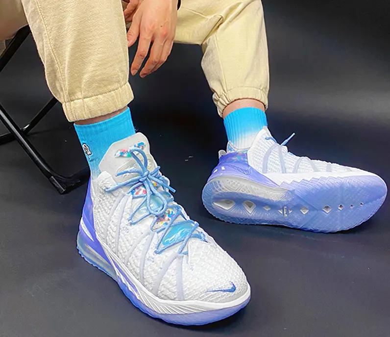 Alternative view of Giày Nike LeBron 18 EP 'Play For The Future' CW3155-400