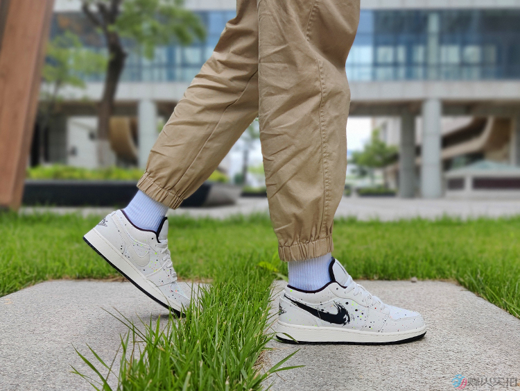 Giày Nike Air Jordan 1 Low SE GS 'Paint Splatter' DH3295-100 - Ảnh 4