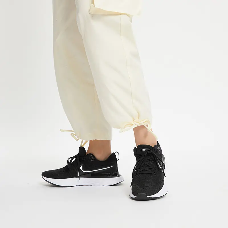 Alternative view of Giày Nike Wmns React Infinity Run Flyknit 2 'Black' CT2423-002