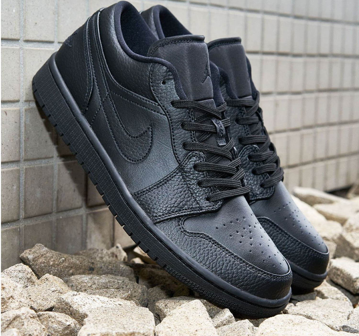 Giày Nike Air Jordan 1 Low 'Triple Black' 553558-091 - Ảnh 3