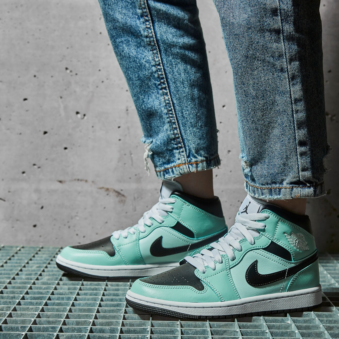 Giày Nike Wmns Air Jordan 1 Mid 'Aqua Black' BQ6472-300 - Ảnh 3