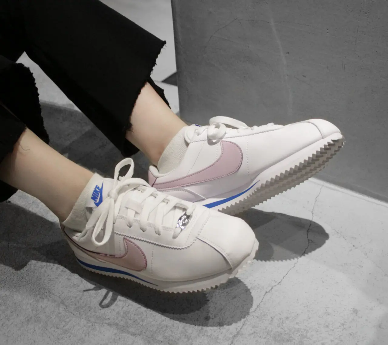 Alternative view of Giày Nike Cortez Basic SL GS 'White Iced Lilac' 904764-108