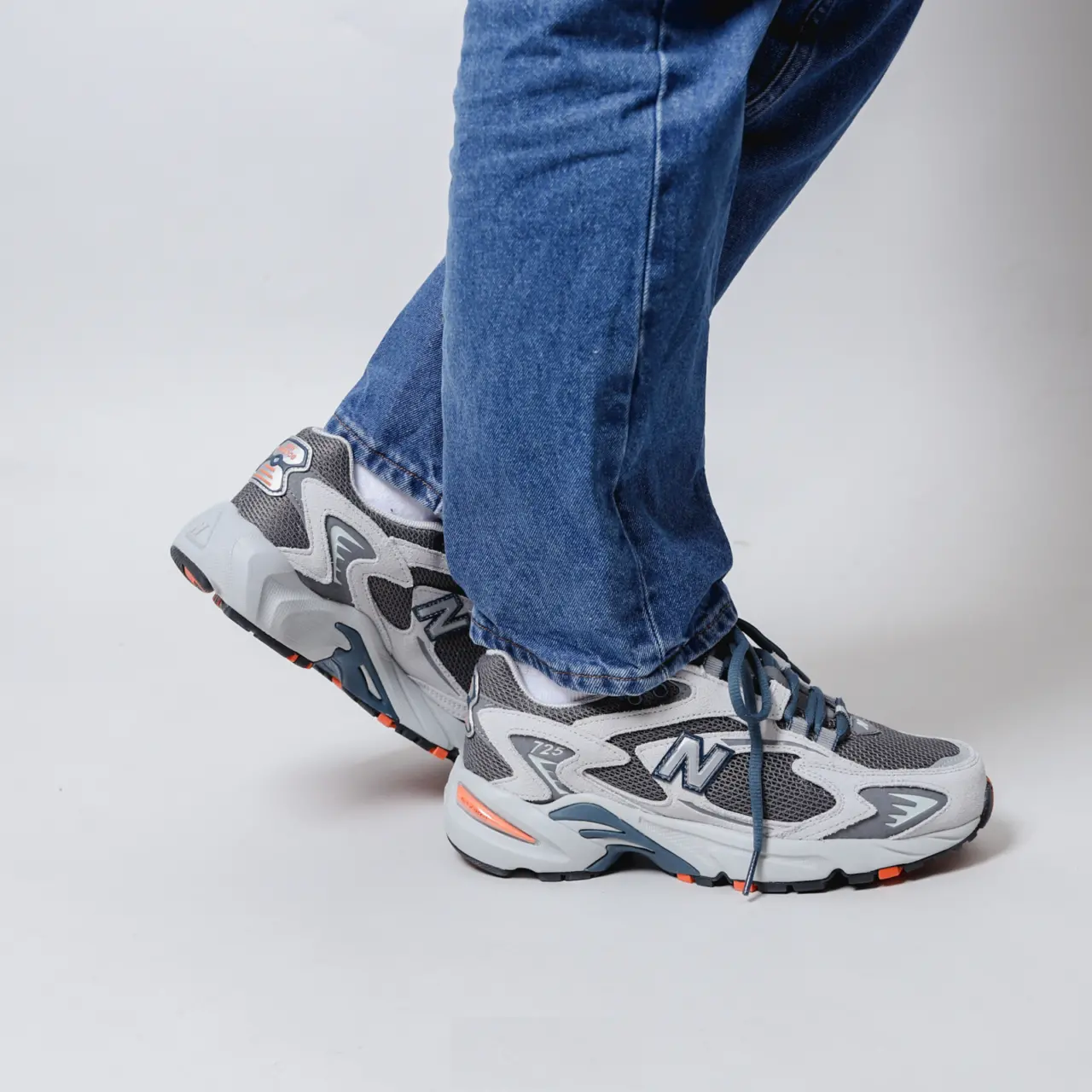 Alternative view of Giày New Balance 725 'Grey' ML725N