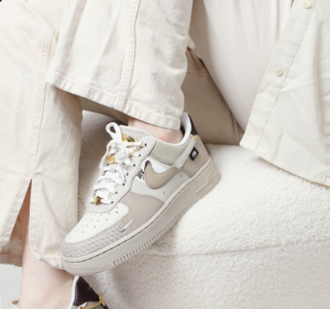 Giay Nike Air Force 1 Low 'Gold Bling' DX6061-122