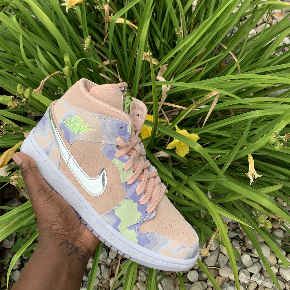 Giày Nike Wmns Air Jordan 1 Mid SE 'P Her Spective' CW6008-600 - Ảnh 4