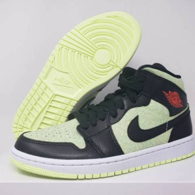 Giày Nike Wmns Air Jordan 1 Mid SE 'Black Barely Volt' CV5276-003 - Ảnh 3