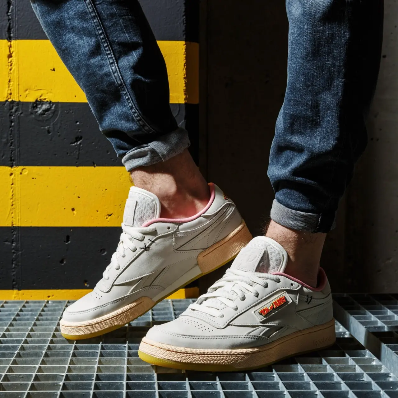 Alternative view of Giày Reebok Tom & Jerry x Club C 'Tom' FW4681