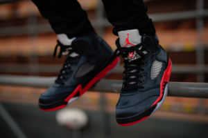 Alternative view of Giày Nike Jordan Retro 5 'Satin Bred' 136027-006