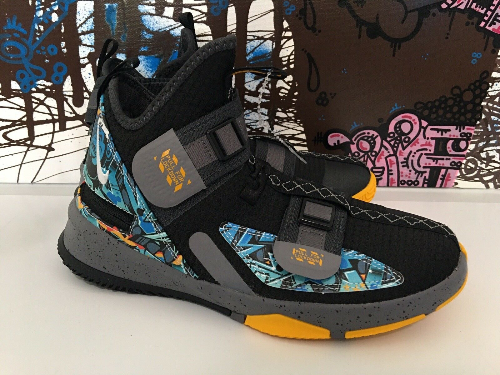 Giày Nike LeBron Soldier 13 Flyease GS 'Graffiti' AR7586-070 - Ảnh 3