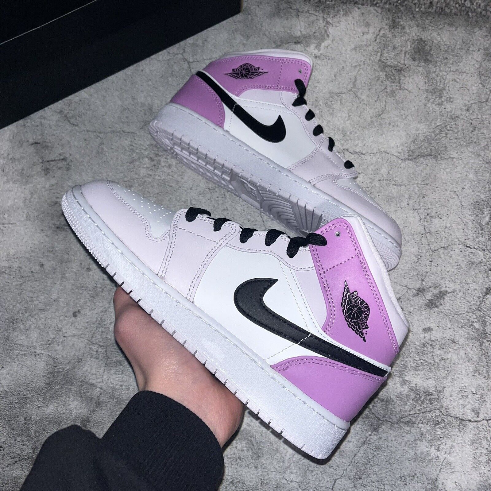 Giay Nike Air Jordan 1 Mid GS 'Barely Grape' DQ8423-501