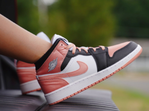 Alternative view of Giày Nike Air Jordan 1 Mid Light 'Madder Root' DM9077-108