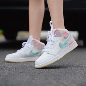 Alternative view of Giày Nike Air Jordan 1 Mid SE GS 'Paint Drip' DD1666-100