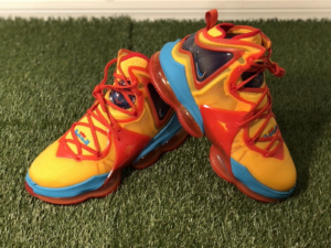 Giay Nike Lebron 19 'Tune Squad' DC9338-800