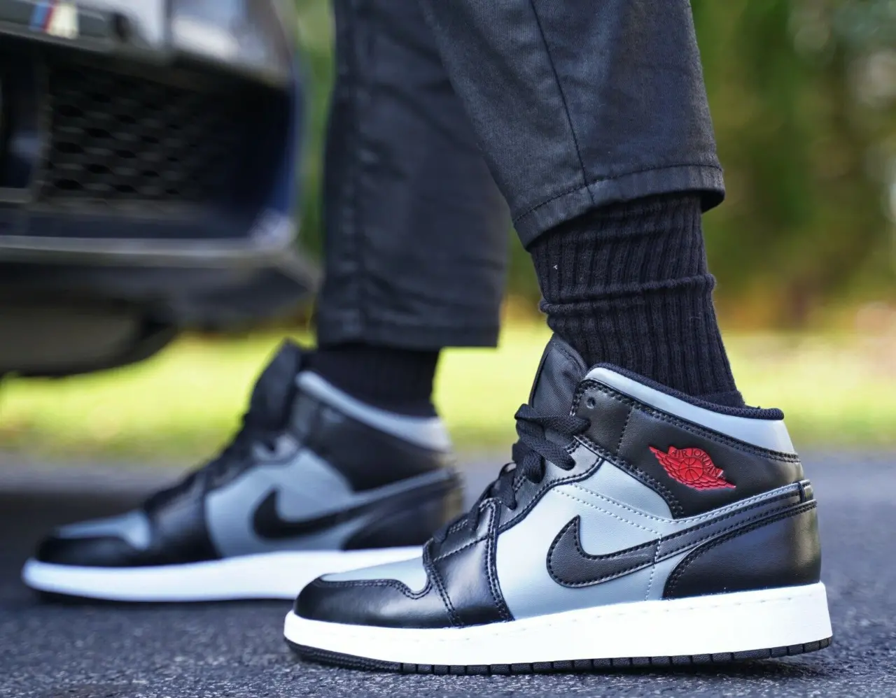 Alternative view of Giày Nike Air Jordan 1 Mid GS 'Shadow' 554725-096