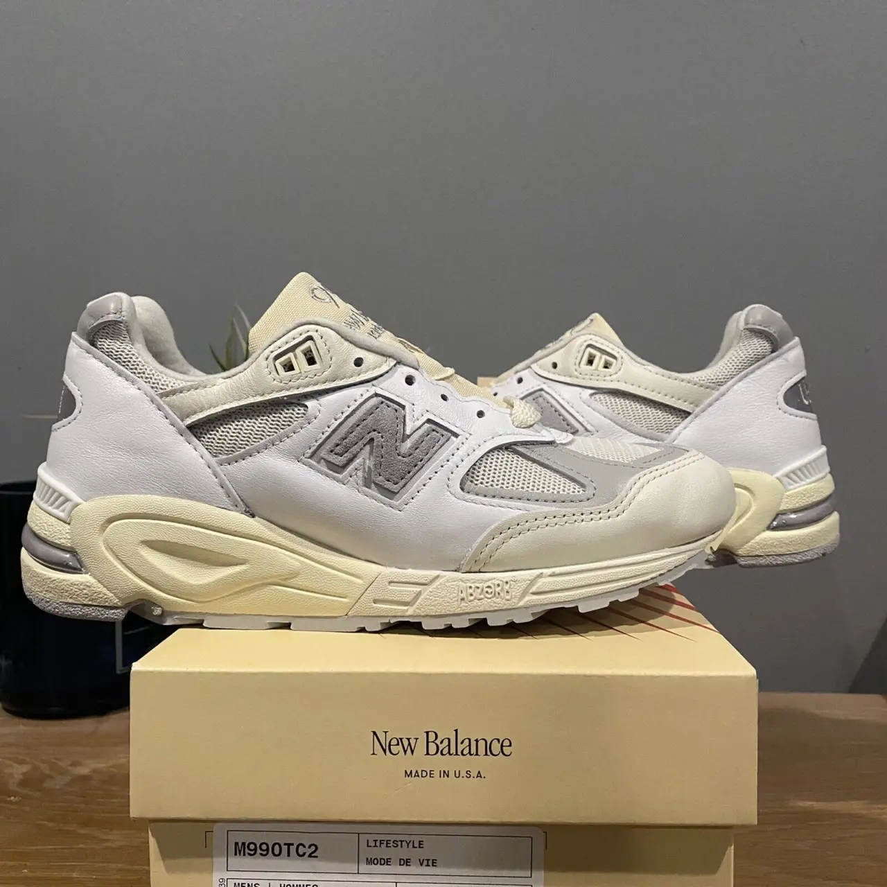 Alternative view of Giày New Balance 990v2 'MiUSA Sea Salt' M990TC2