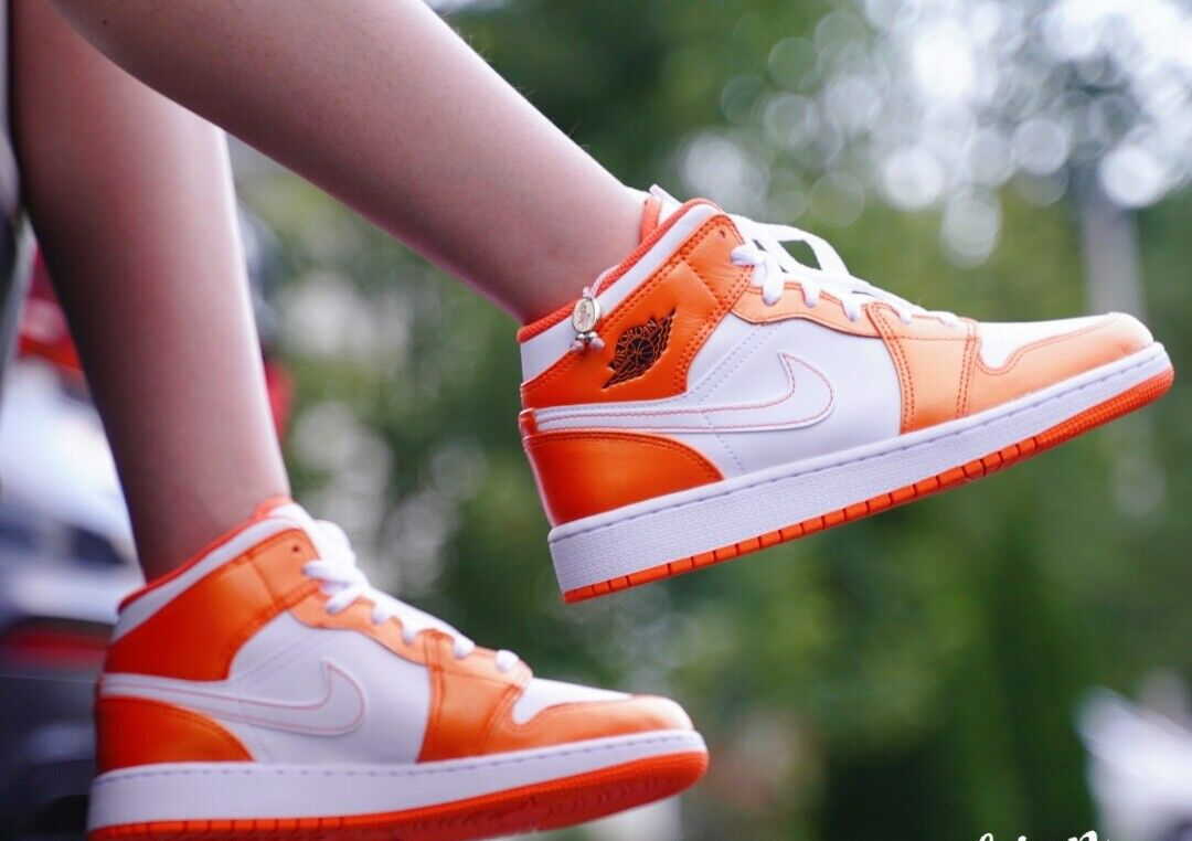 Giày Nike Air Jordan 1 Mid SE GS 'Electro Orange' DM4228-800 - Ảnh 5