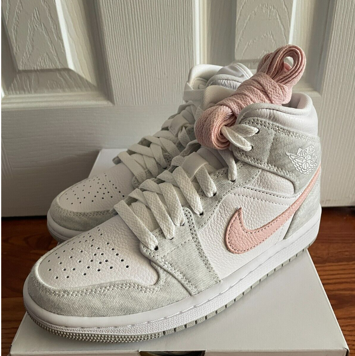 Giày Nike Wmns Air Jordan 1 Mid SE 'White Light Iron Ore' DN4045-001 - Ảnh 9